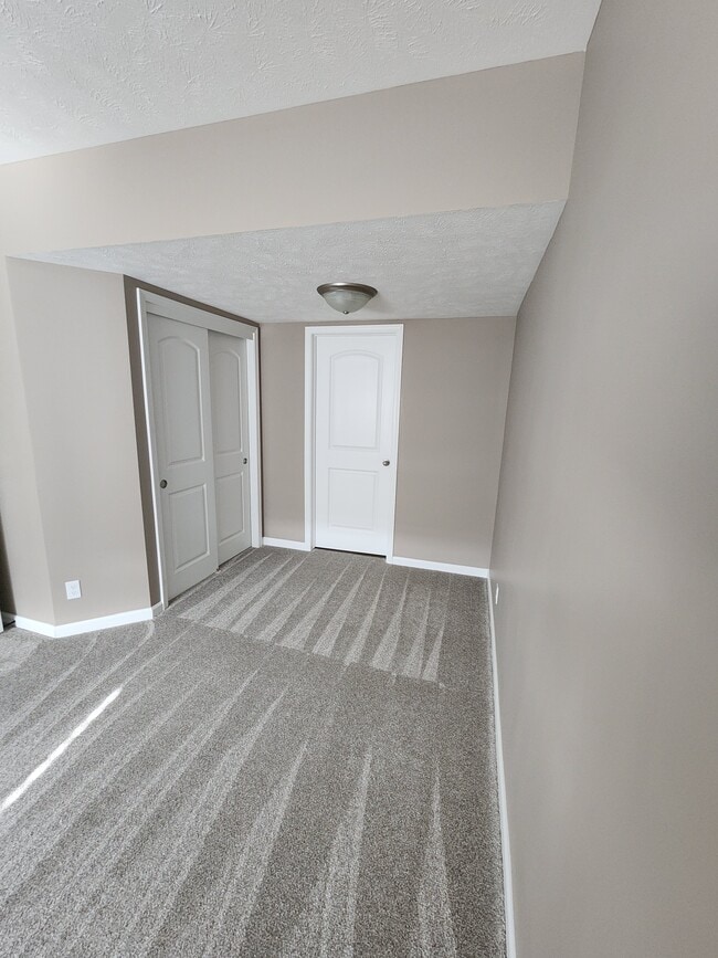 Building Photo - 5716 Hascall St