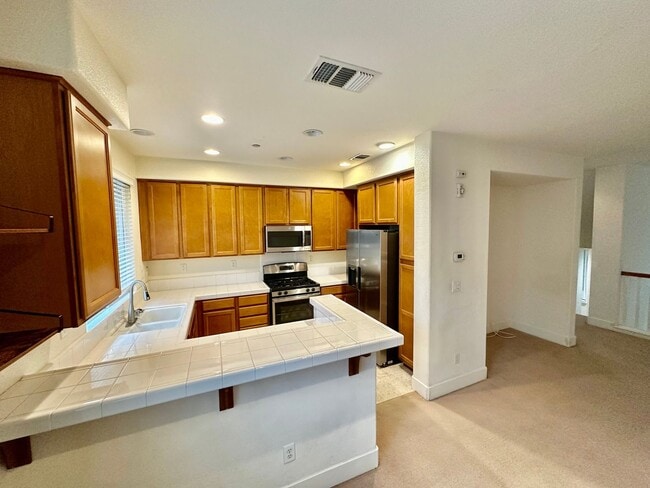 Building Photo - Welcome to modern luxury living in the heart of Midtown Sacramento!