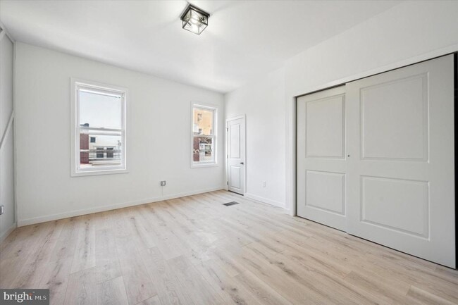 Building Photo - 1853 Tulip St