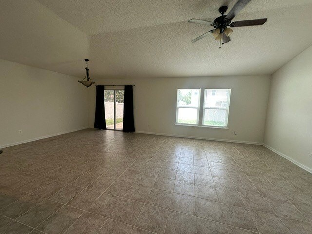 Building Photo - Spacious 4 Bedroom Home With Washer And Dryer Included