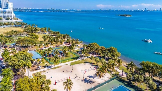 Building Photo - 1750 N Bayshore Dr