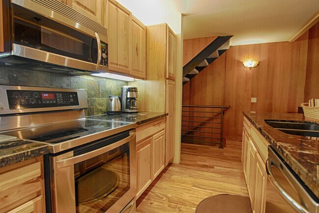 Building Photo - SKI LEASE: Kings Beach; Updated, Well Appointed Townhome