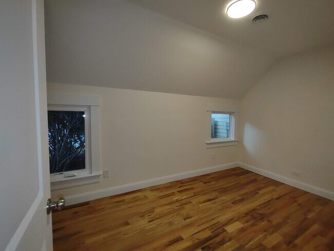 Building Photo - 394 Union Ave