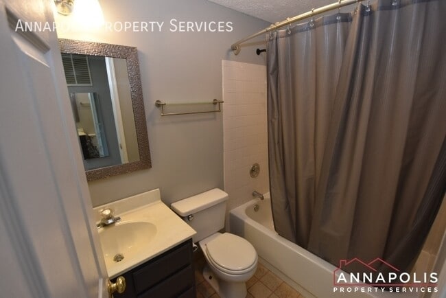 Building Photo - 806 Lilac Ct