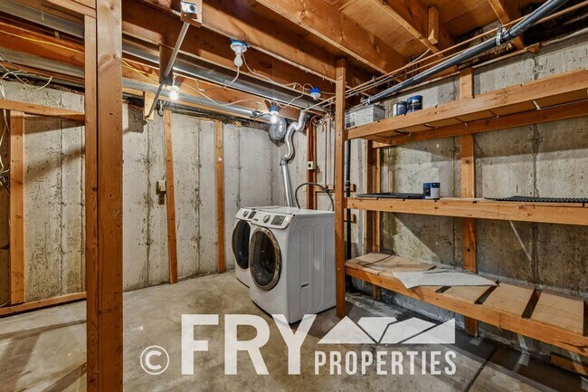 Building Photo - 14313 E Warren Pl