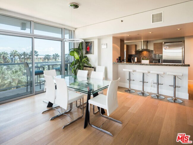 Building Photo - 13650 Marina Pointe Dr