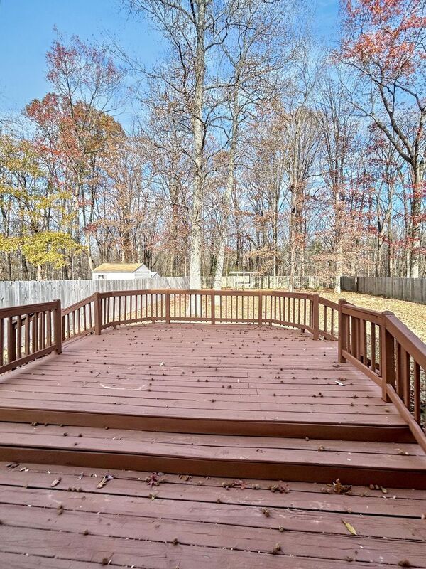 Building Photo - 6005 Almond Creek N Ln