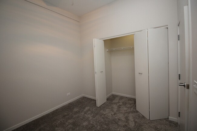 Building Photo - 1540 W Fullerton Ave