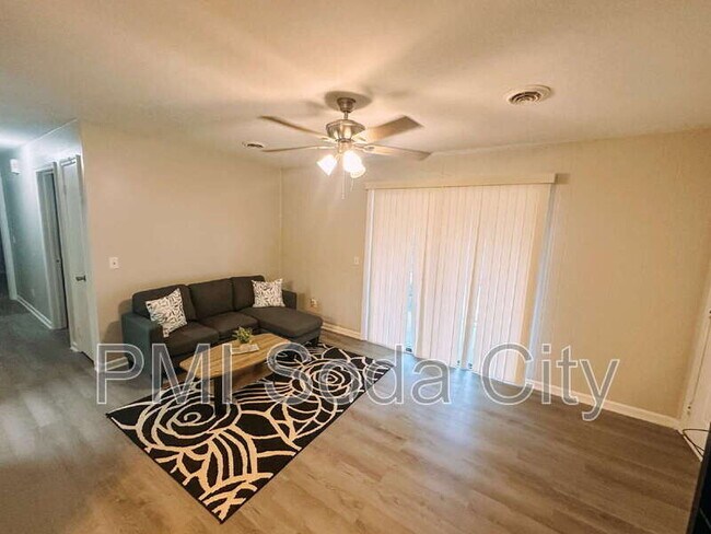 Building Photo - 105 Thornwell Ct