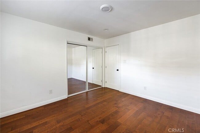 Building Photo - 7044 White Oak Ave