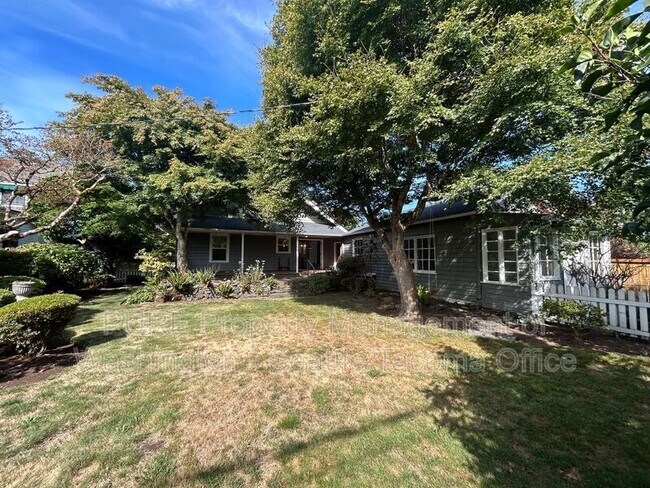 Building Photo - 208 N Washington Ave