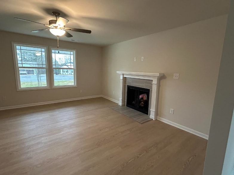 Building Photo - 111 Red Maple Pl