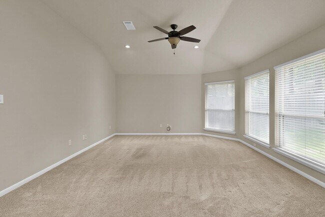 Building Photo - 3030 Hemingway Dr