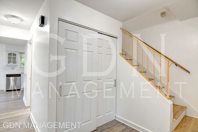 Building Photo - 4 br, 2.5 bath House - 589 Wilson Drive