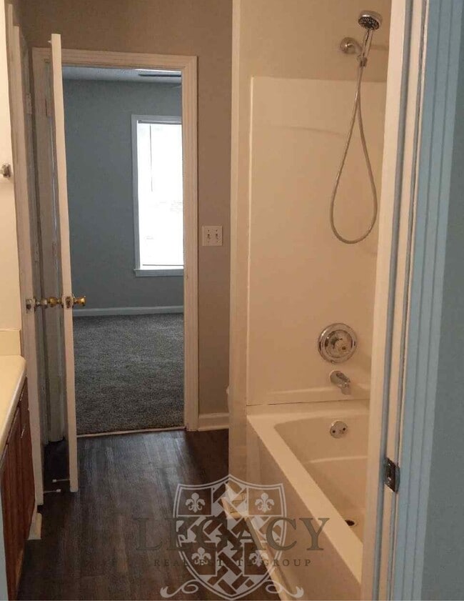 Building Photo - 748 Holder Dr