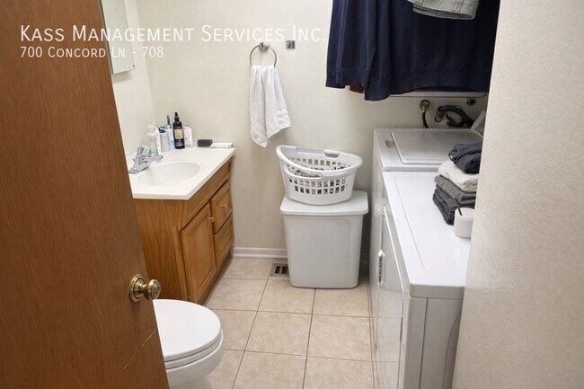 Building Photo - 700 Concord Ln