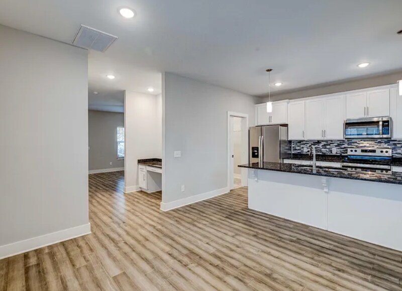 Building Photo - 2129 Bayport Ave