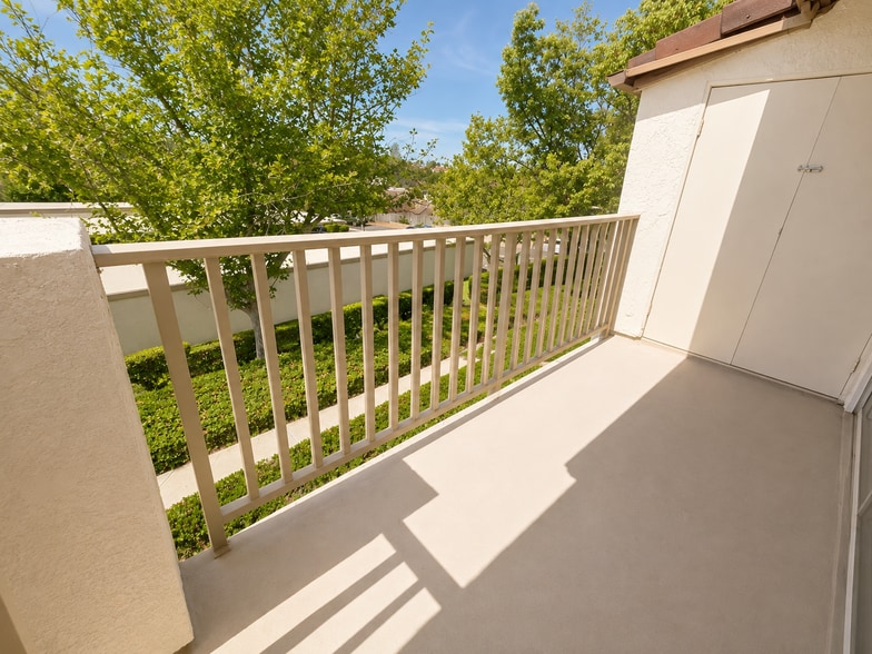 Building Photo - 901 Golden Springs Dr