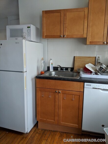 Building Photo - 148 Fifth St.