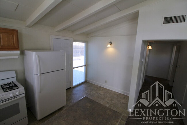 Building Photo - 3821 El Oro St