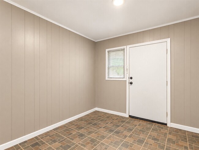 Building Photo - 4223 Oak Shadows Dr