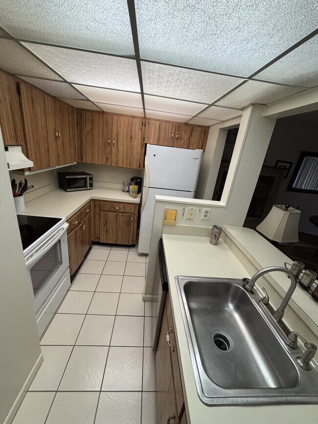 Building Photo - 120 Hibiscus Woods Ct