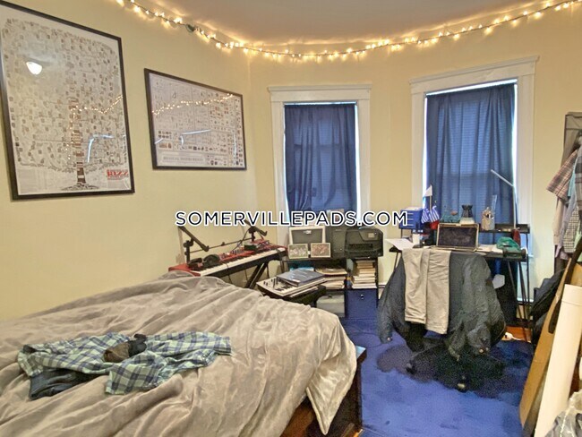 Building Photo - 76 Curtis St