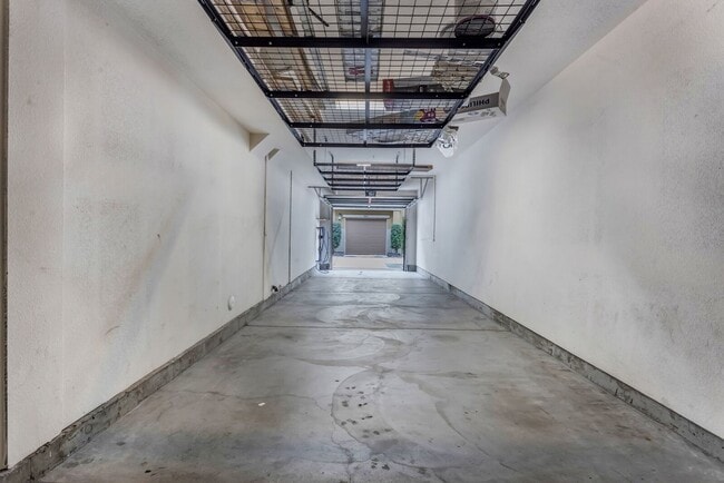 Building Photo - Lux 2 Bed 2 Bath Condo at the Spectrum!