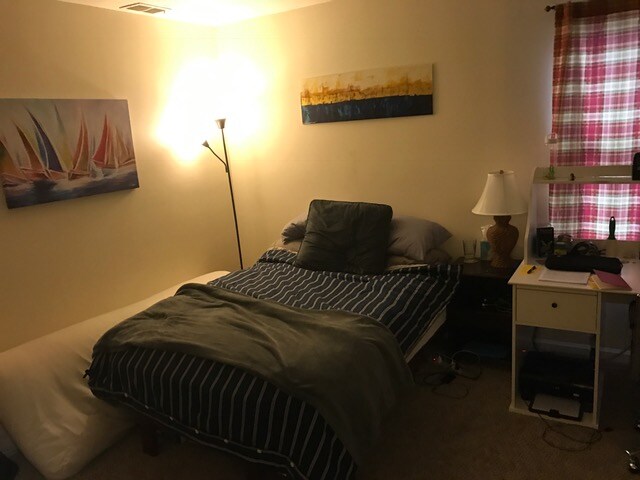 Building Photo - 1174 N Vermont St