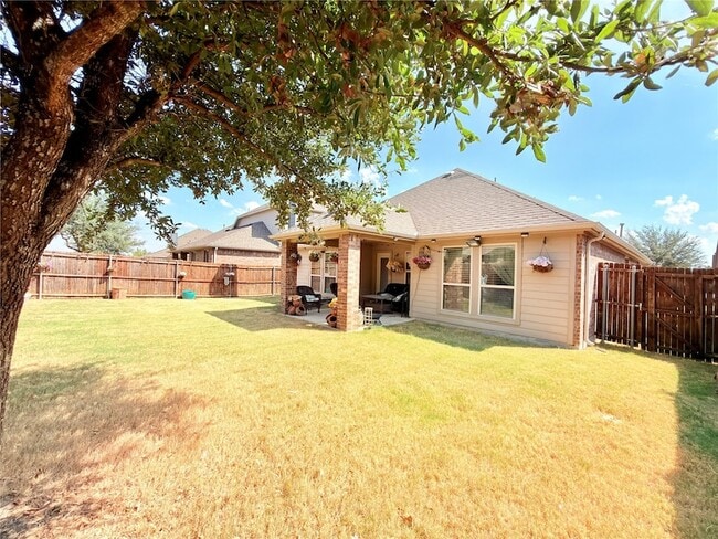 Building Photo - 112 Rustic Oak Ln