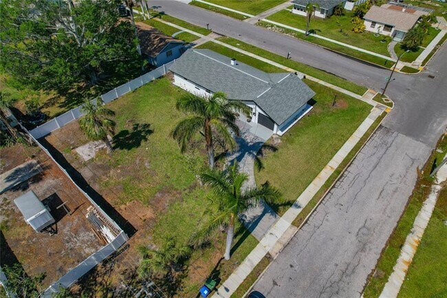 Building Photo - 1838 1st Ave E