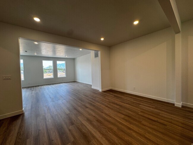 Building Photo - 1562 N 1875 W