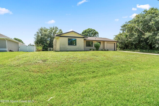 Building Photo - 920 San Filippo Dr SE