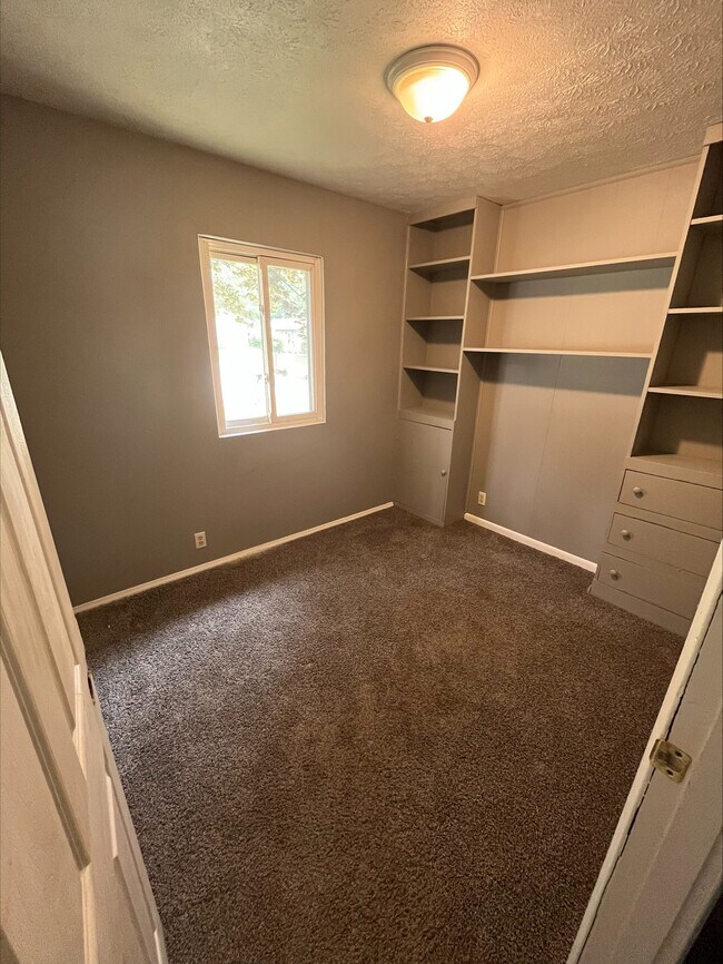 Building Photo - 156 N Avon Ave