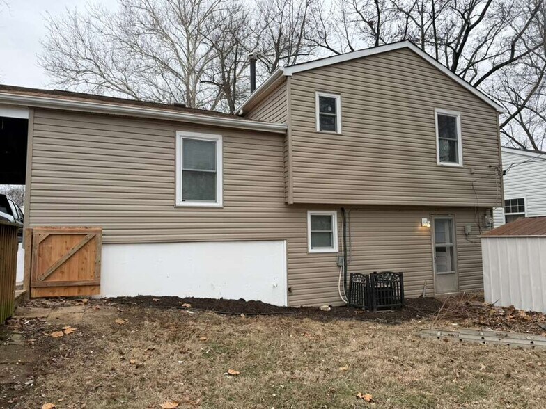 Building Photo - 2355 Oakwood Manor Dr