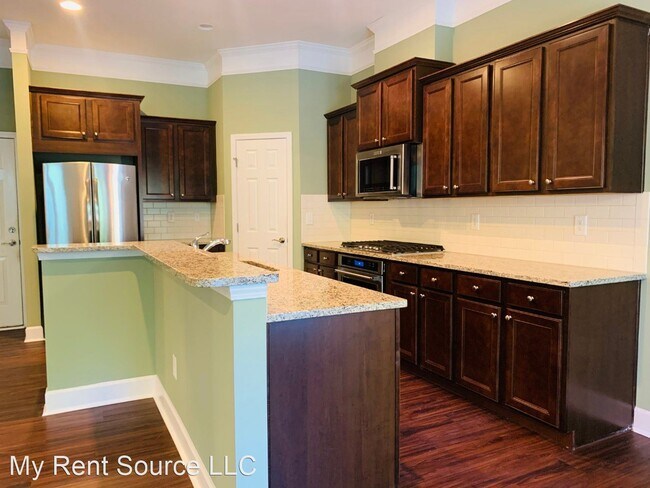 Building Photo - 3 br, 2.5 bath House - 2537 Josselyn Lane SE