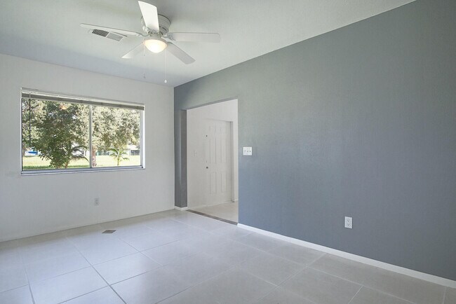 Building Photo - 737 SW Belmont Cir