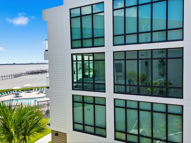 Building Photo - 225 Strand Dr