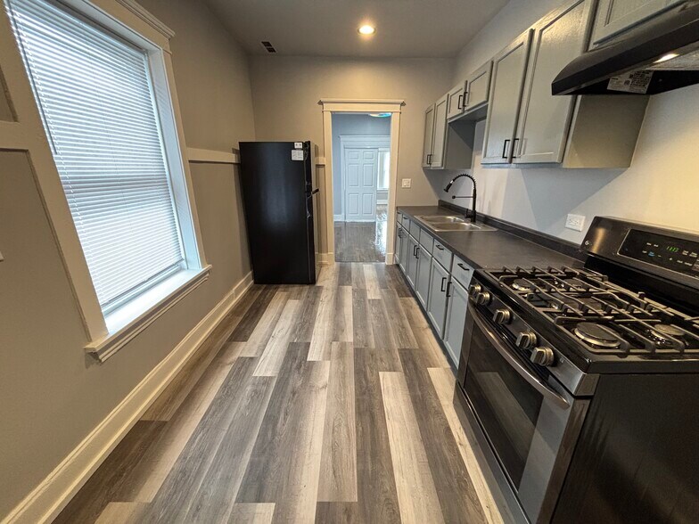 Building Photo - 673 Delaware St