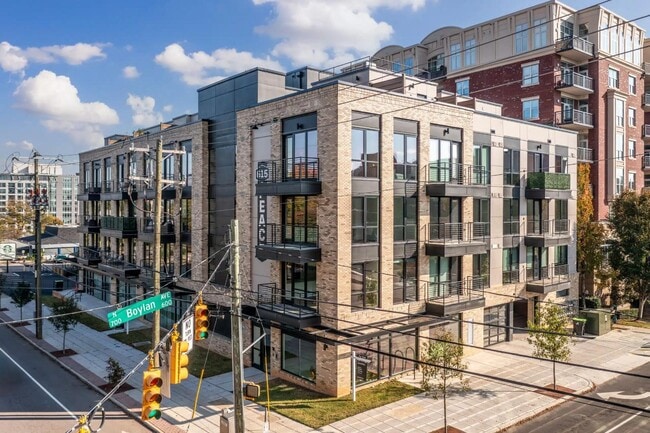 Primary Photo - 615 W Peace St