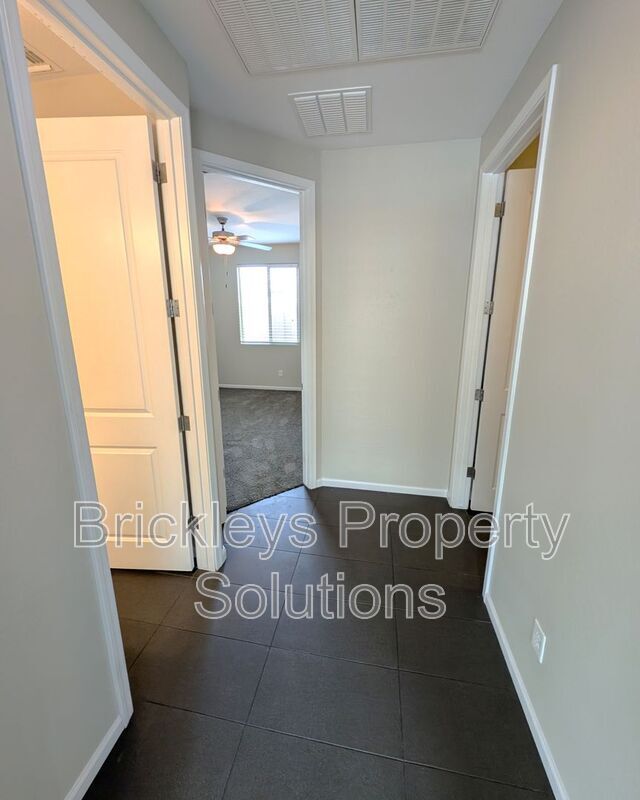 Building Photo - 10564 East Sebring Avenue