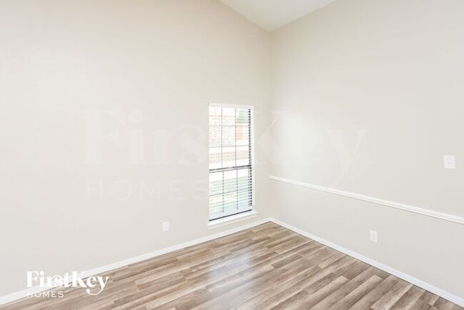 Building Photo - 7916 Iola Dr