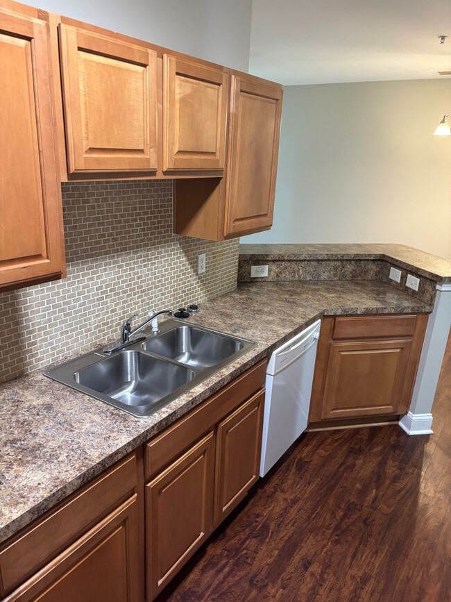 Building Photo - 3-Bedroom, 2-Bedroom Condo