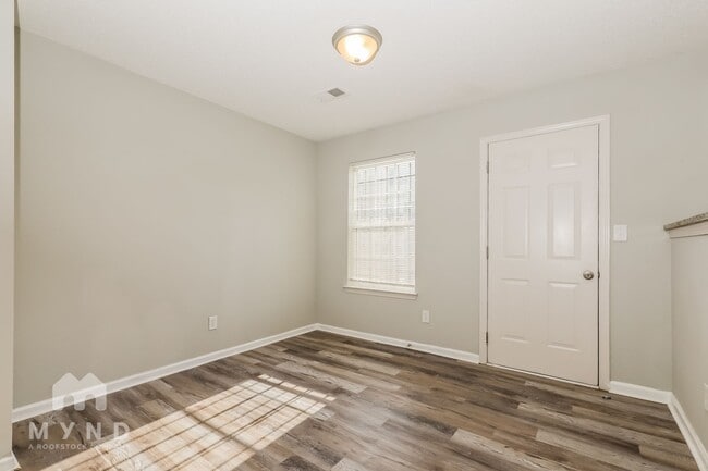 Building Photo - 1211 Brookstone Rd