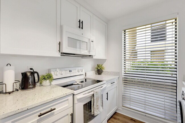 Building Photo - 334 Brackenwood Cir