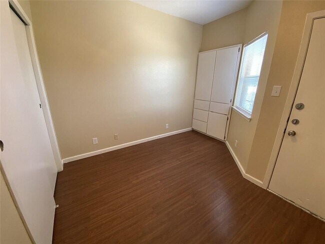 Building Photo - 3316 Guadalupe St