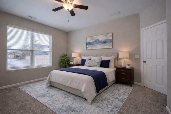 Building Photo - 344 E Stratford Ave