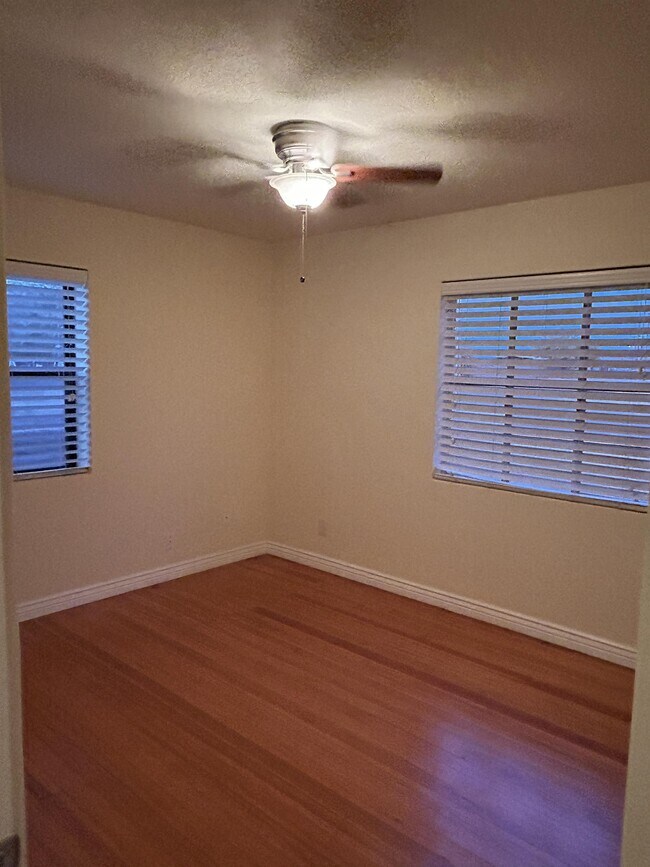 Building Photo - 902 S Fremont Ave