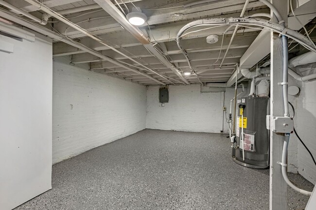 Building Photo - Beautifully Renovated 3 Bedroom 2.5 Bathroom Rental with study in McElderry Park VOUCHER Holders ...