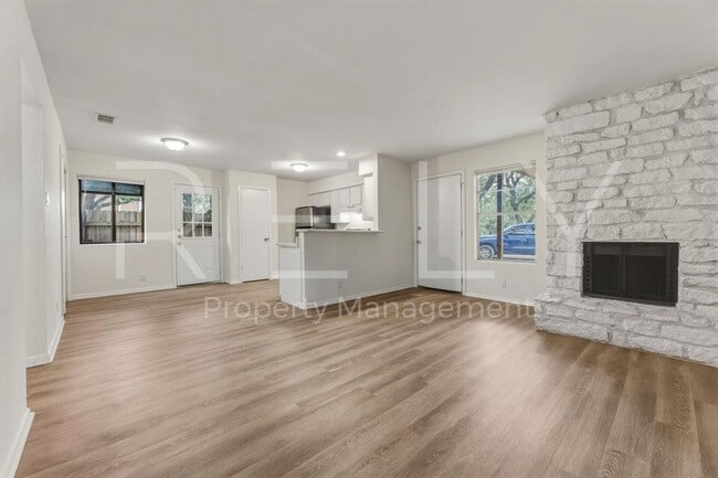 Building Photo - 302 Algerita Dr